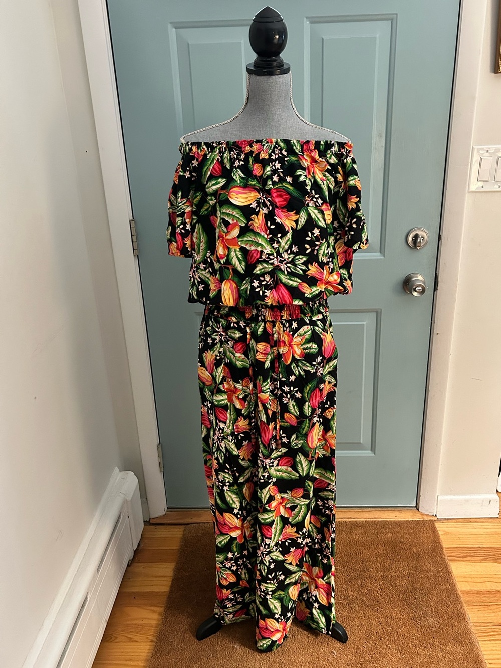Wide-Leg 2 piece Nicole Miller in Black Tropical Print
